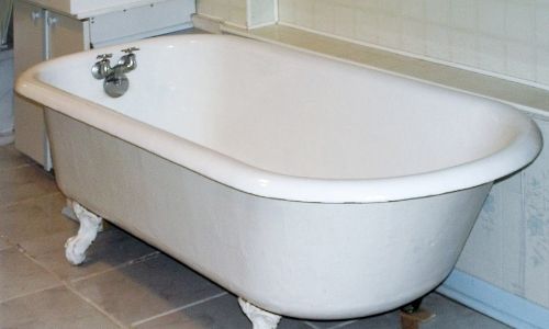 Bath tub